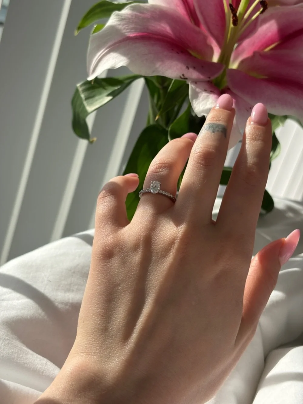 Moissanite Solitaire Pavé Engagement Ring - Silver 925 - Picture 5 of 5